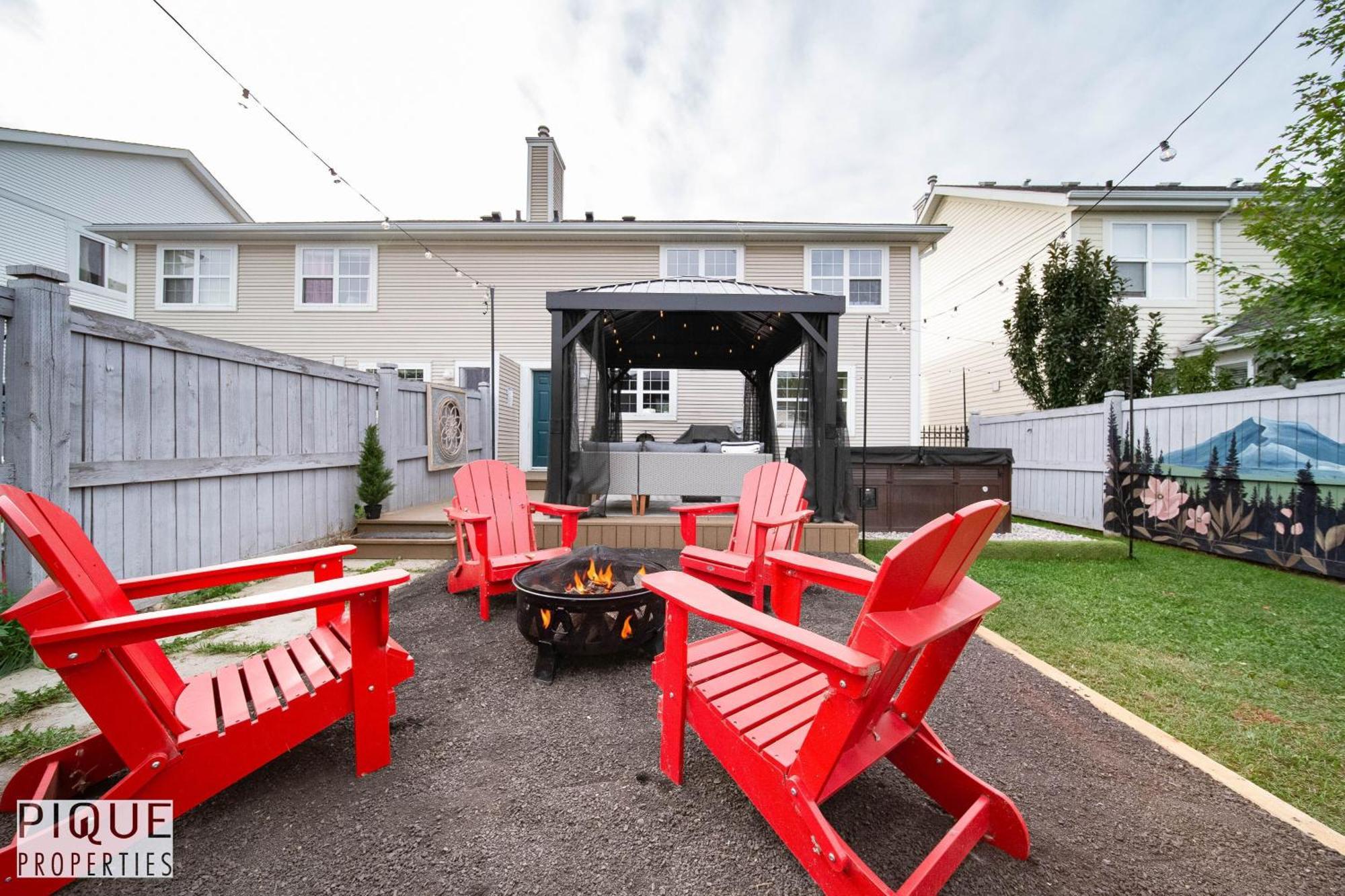 5 Bedroom Nordic Home, Pet Friendly, Garage, Wifi, Foosball! Edmonton Luaran gambar